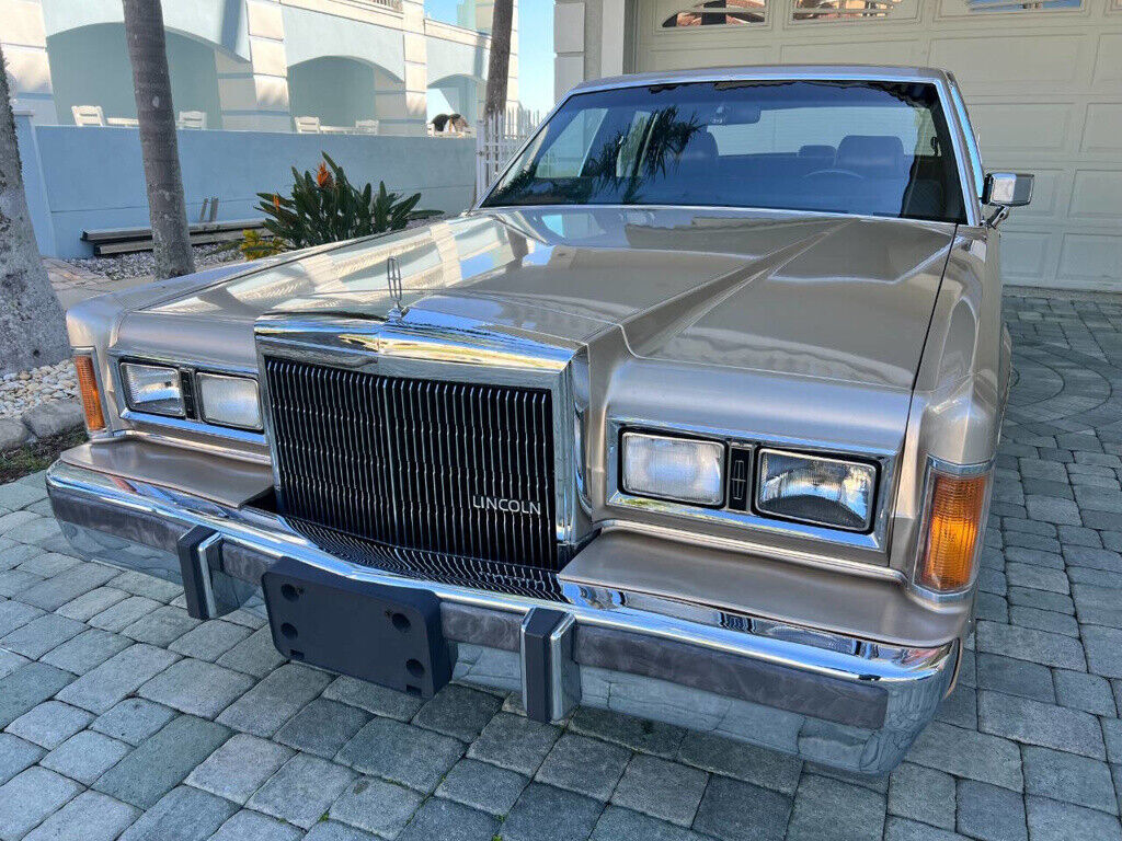 1989 Lincoln Town Car 13K INCREDIBLY LOW MILES - CLEAN SOUTHERN CAR - RARE FIND - photo 13