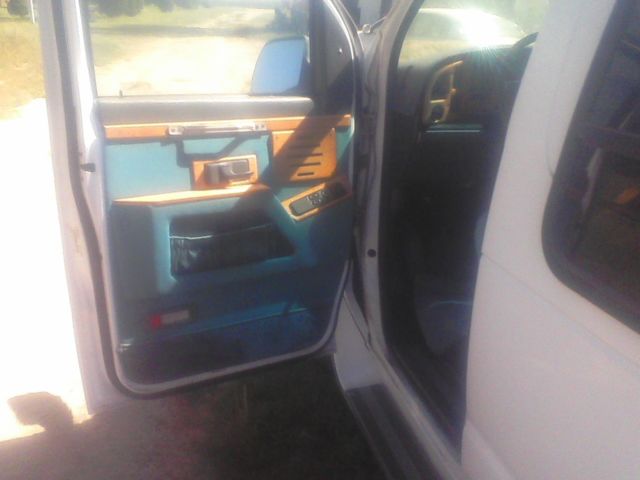 1993 Ford E-Series Van Tiarra Motor Company Conversion - photo 2