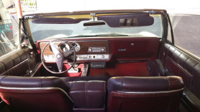 Convertiable Classic 1967 Oldsmobile Ninety-Eight