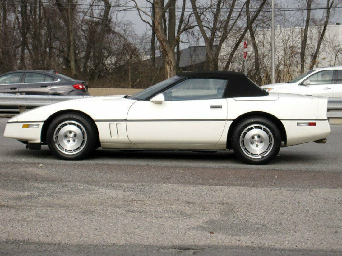 1986 Chevrolet Corvette Convertible - photo 10