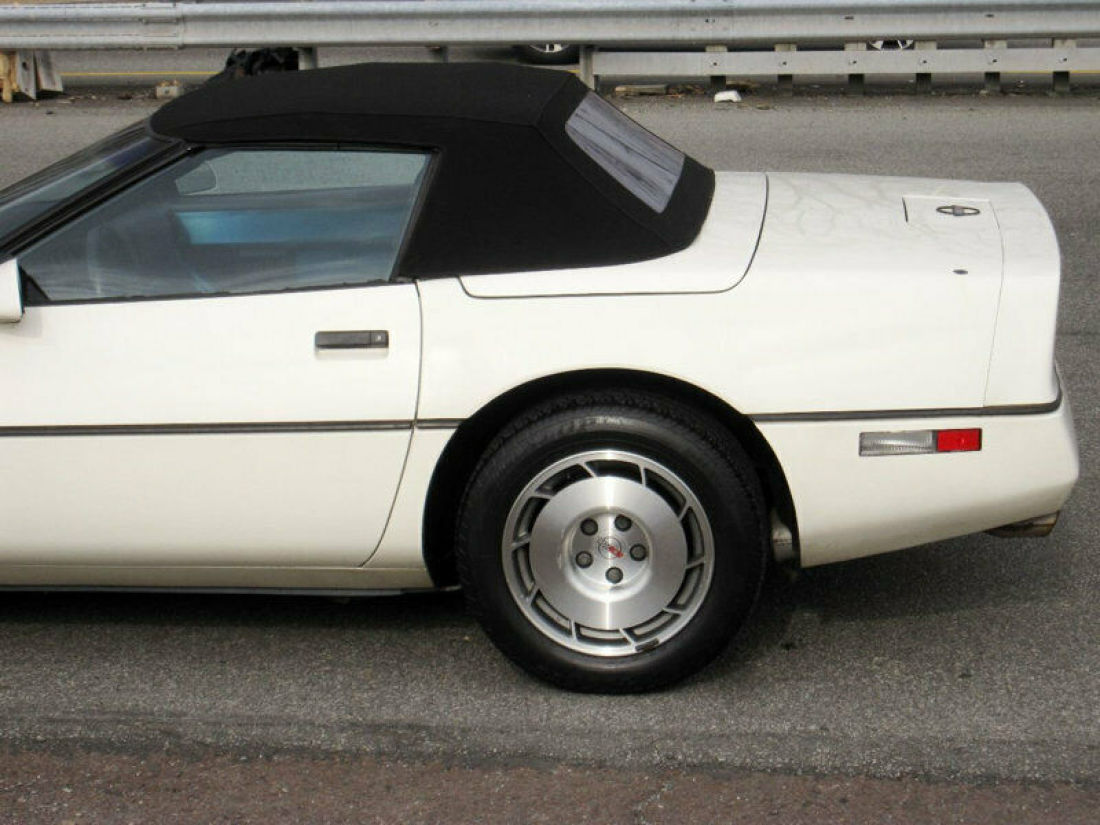 1986 Chevrolet Corvette Convertible - photo 12