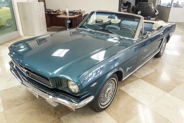 Convertible 1965 Ford Mustang convertible