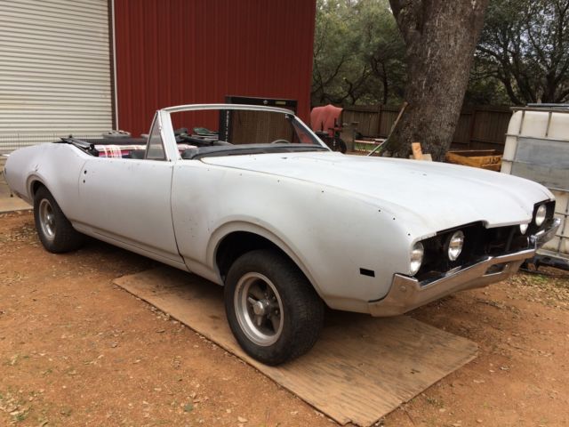 1968 Oldsmobile Cutlass Convt Rust Free 455 / Turbo 400 Factory A/C - photo 2