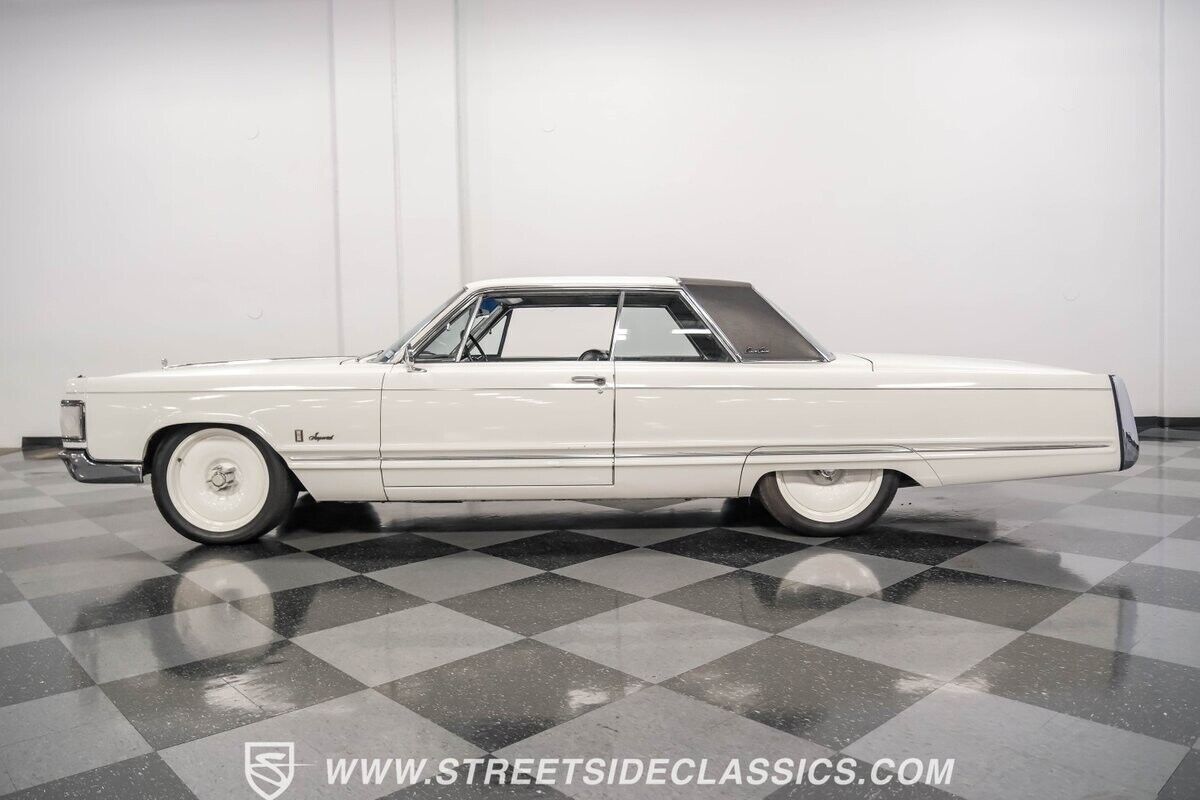 1967 Chrysler Imperial Crown - photo 3