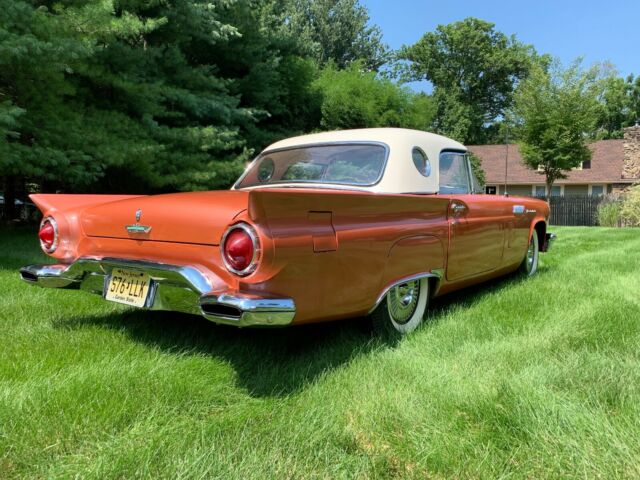 1957 Ford Thunderbird - photo 2