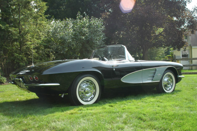 corvette 1961 black convertible silver coves white top black/olive interior 1961 Chevrolet Corvette