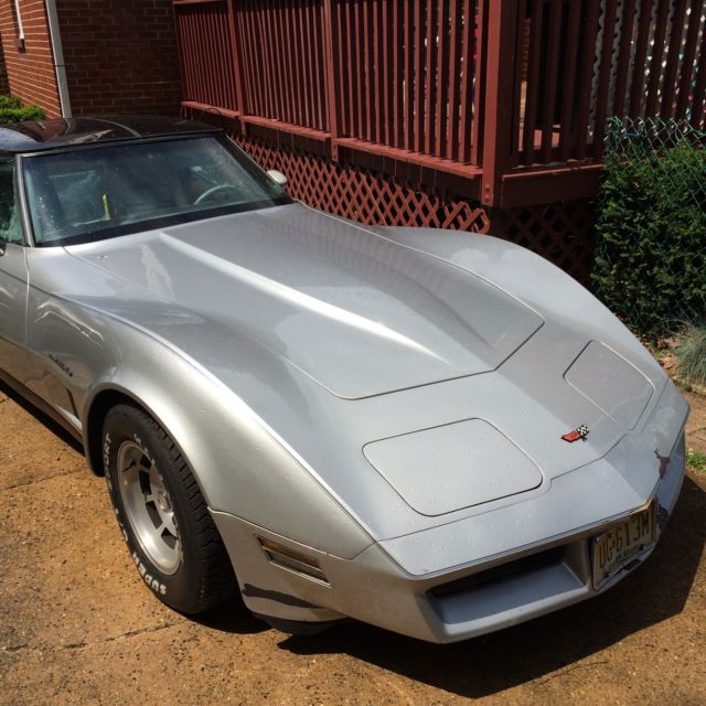 1982 Chevrolet Corvette Silver - photo 2