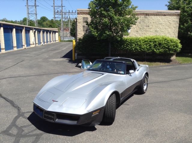 Corvette 350 Glass T Top 5.7 Liter All OEM Show Winner Mint, 412th Vette from KY 1981 Chevrolet Corvette