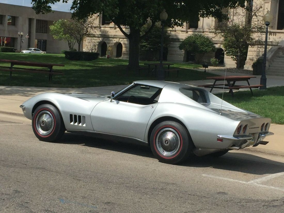 Corvette Coupe - Americas Sports Car 1968 Chevrolet Corvette