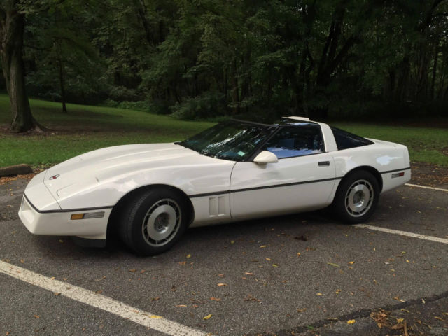 1987 Chevrolet Corvette Base Hatchback 2-Door - photo 2