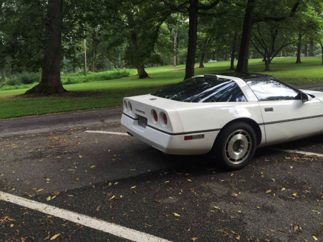 1987 Chevrolet Corvette Base Hatchback 2-Door - photo 3