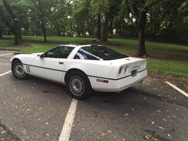 1987 Chevrolet Corvette Base Hatchback 2-Door - photo 4