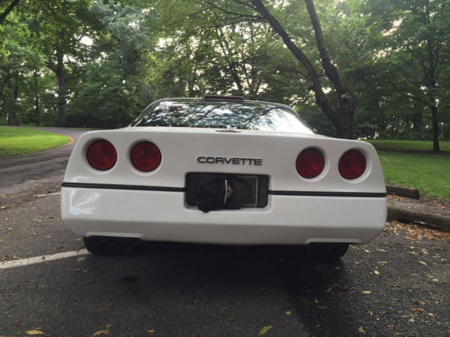 1987 Chevrolet Corvette Base Hatchback 2-Door - photo 7