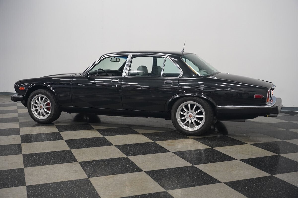 1983 Jaguar XJ6 Restomod - photo 10