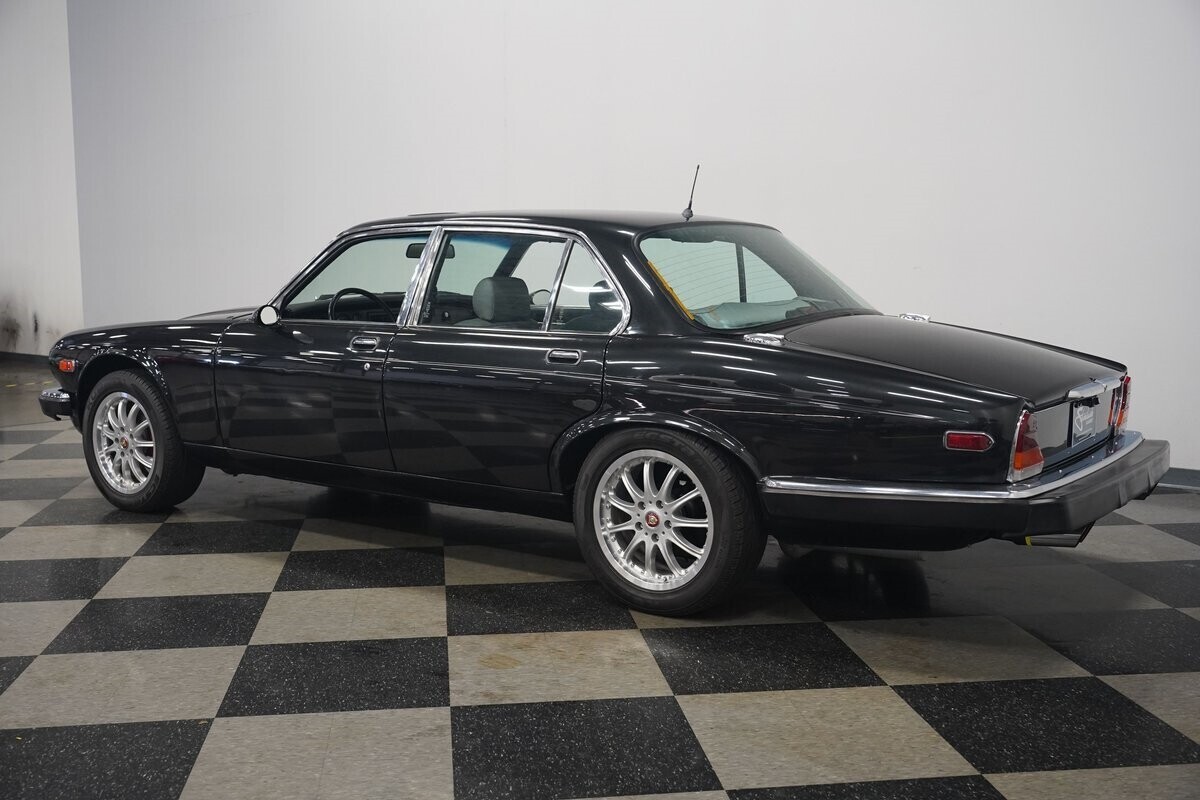 1983 Jaguar XJ6 Restomod - photo 11