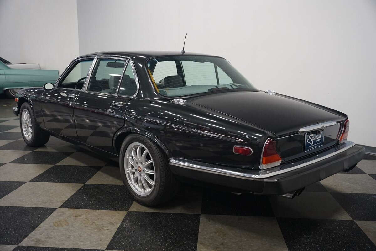 1983 Jaguar XJ6 Restomod - photo 12
