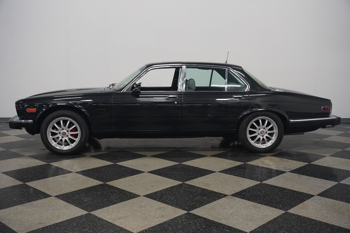 1983 Jaguar XJ6 Restomod - photo 3