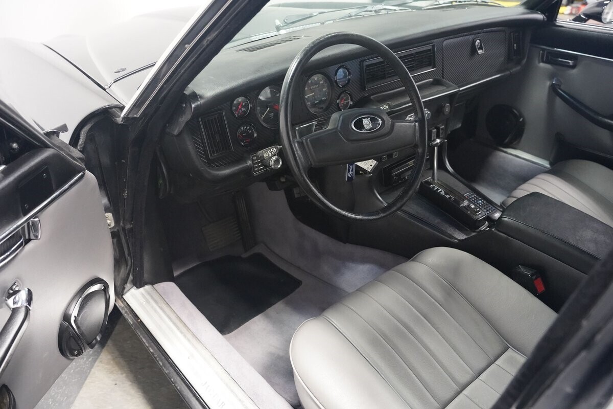 1983 Jaguar XJ6 Restomod - photo 4