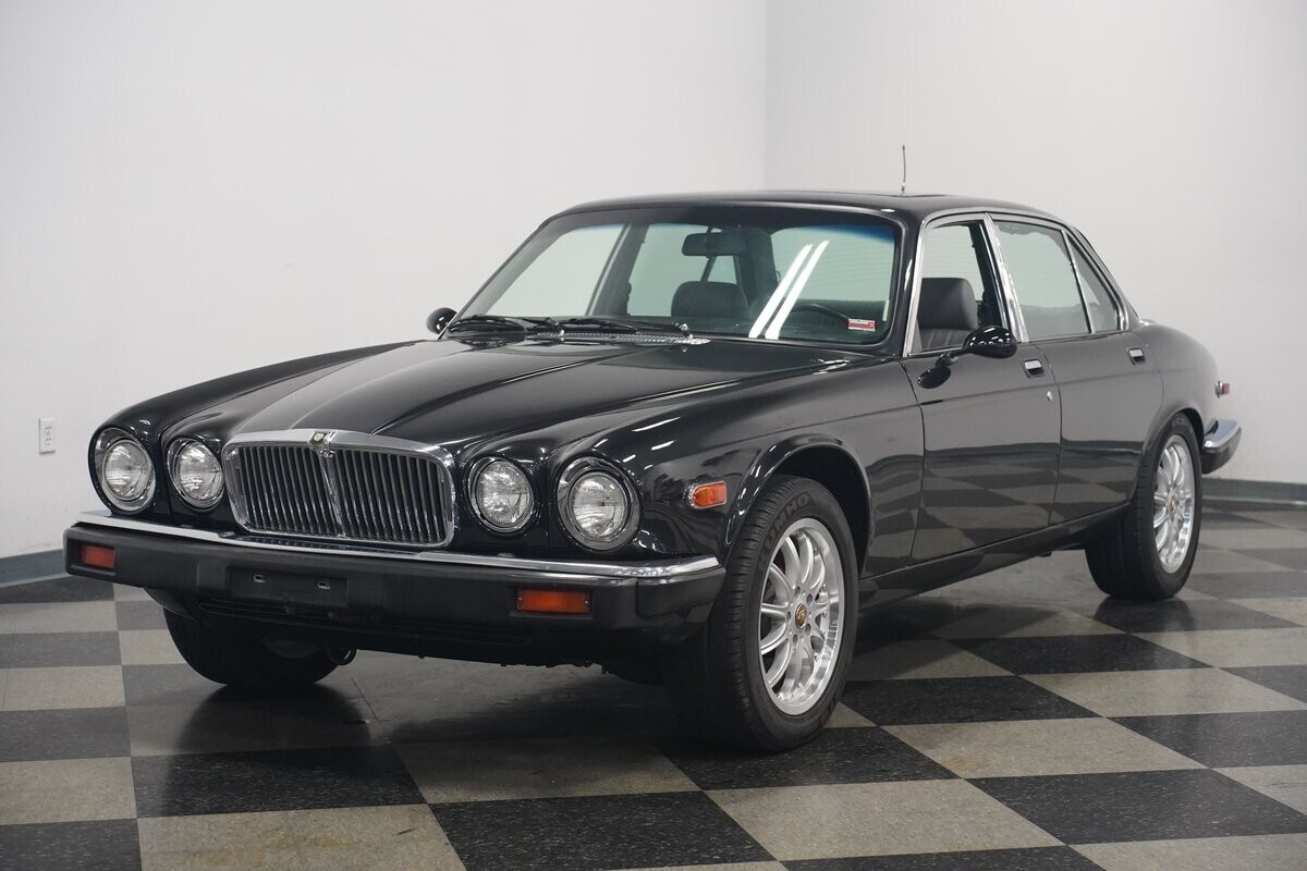 1983 Jaguar XJ6 Restomod - photo 6