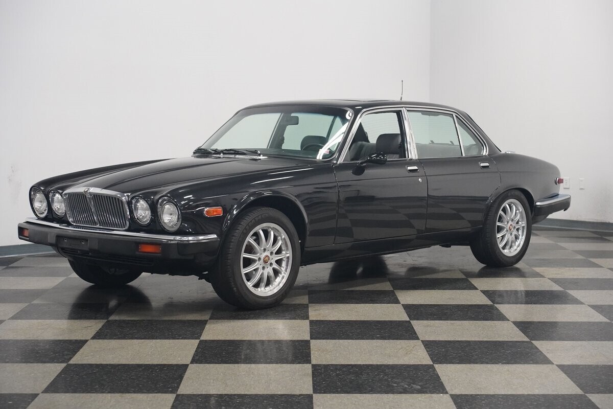 1983 Jaguar XJ6 Restomod - photo 7