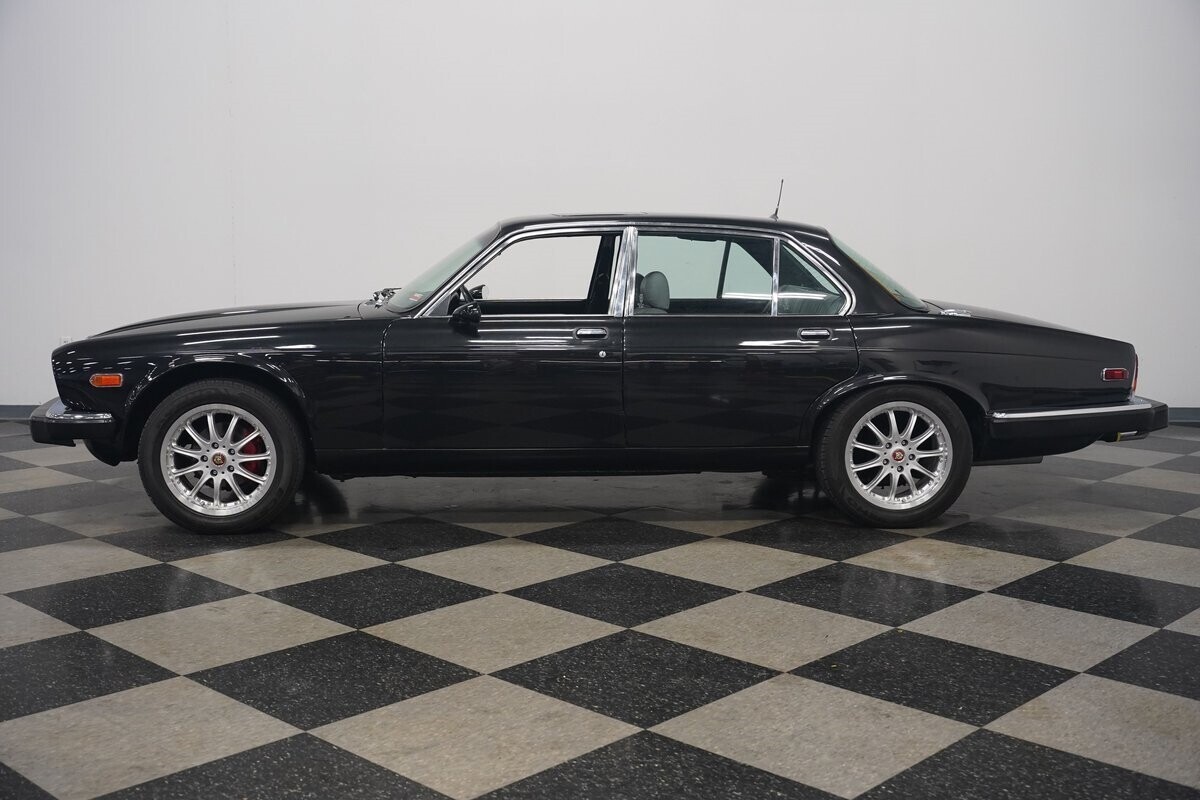 1983 Jaguar XJ6 Restomod - photo 9