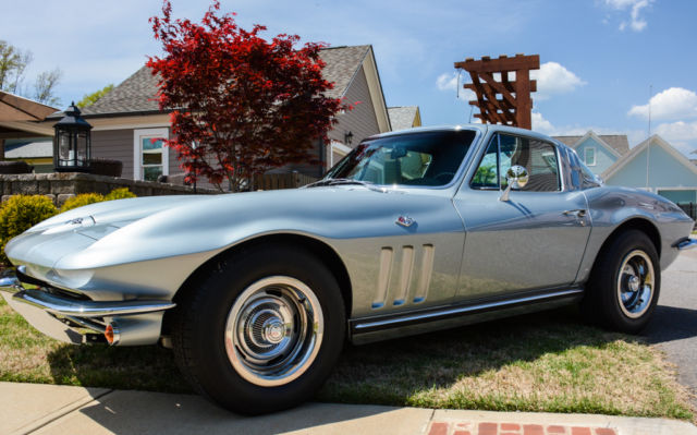 Corvette Stingray Coupe - Completely Restored in Mint Condition 1965 Chevrolet Corvette Stingray