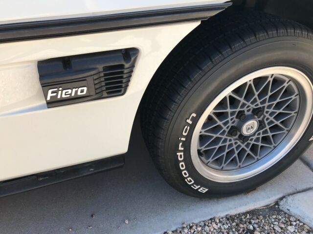 1985 Pontiac Fiero SE - photo 10