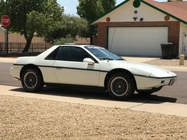 1985 Pontiac Fiero SE - photo 12