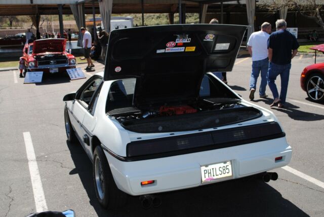 1985 Pontiac Fiero SE - photo 2