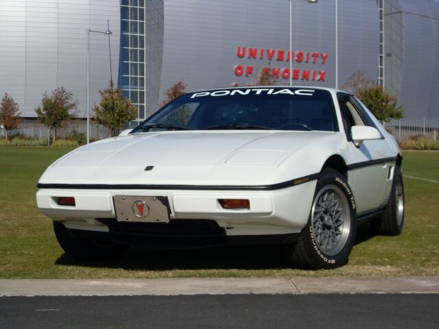 1985 Pontiac Fiero SE - photo 3