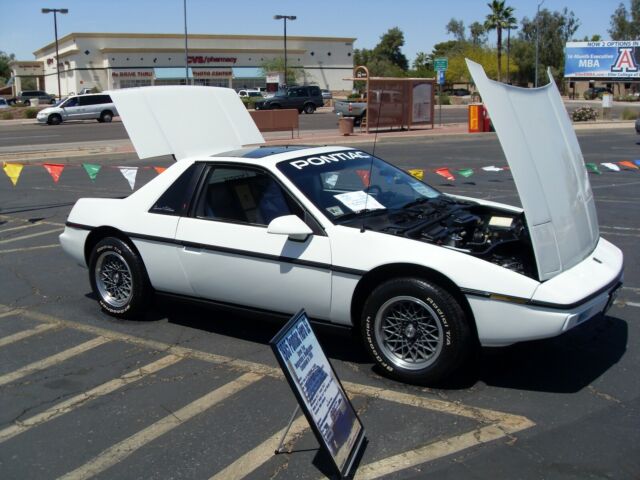 1985 Pontiac Fiero SE - photo 5