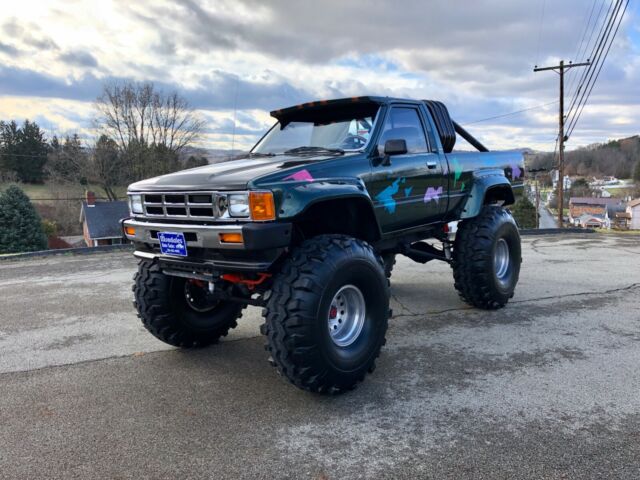 Custom 1985 Toyota Pickup SR5, 42" Tires, 350 V-8 Automatic 1985 Toyota Pickup SR5