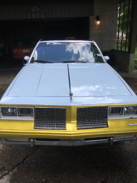 Custom 85 cutlass T-Top salon 1985 Oldsmobile Cutlass