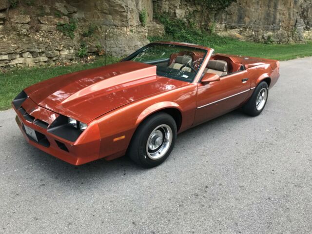 1984 Chevrolet Camaro Berlinetta 2dr Hatchback - photo 2