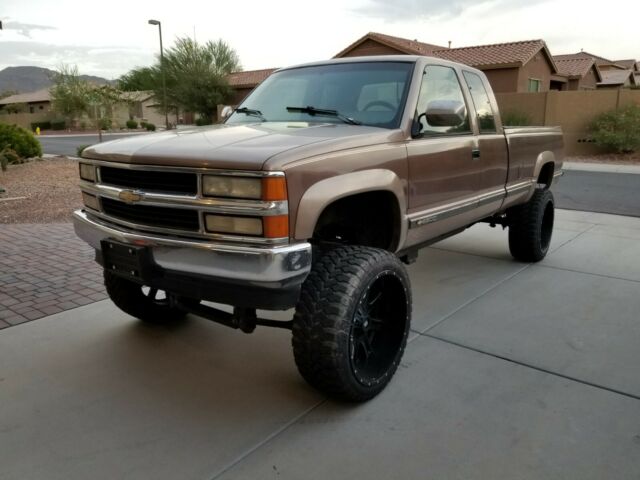 Custom build. 6.0 LS, NV4500, 4x4, A/C, Heat, Lifted, Big Wheels, and more! 1994 Chevrolet C/K Pickup 2500