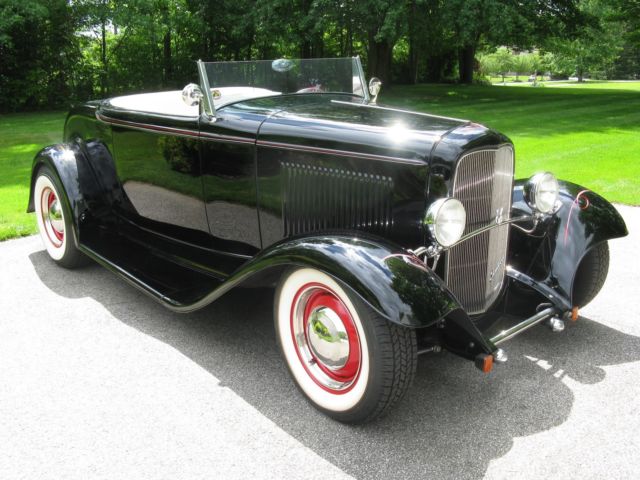 Custom Built, 3,400 Mi, GMZZ4 350 CID V-8, TH350 Automatic, Red & White Leather 1932 Ford Roadster