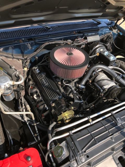 1985 Chevrolet Suburban - photo 11