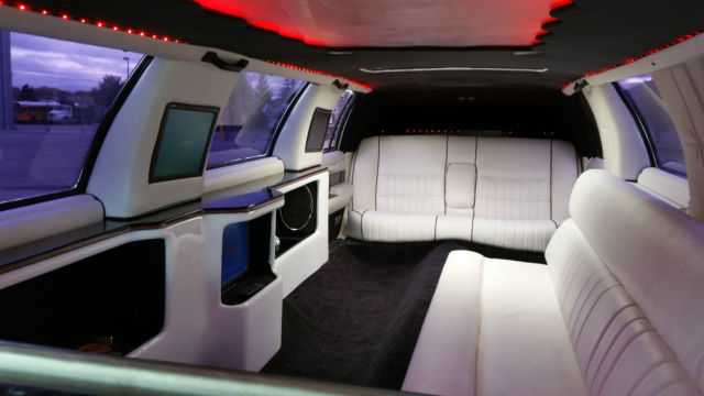 1994 Lincoln Town Car Limo - photo 12