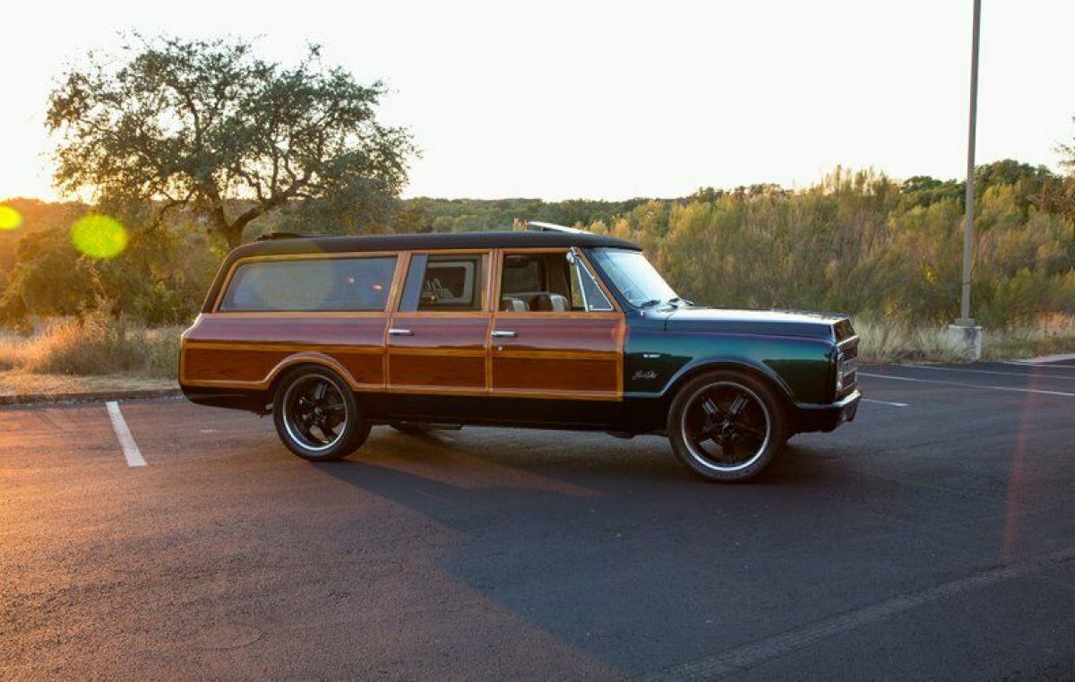 1970 Chevrolet Suburban - photo 2