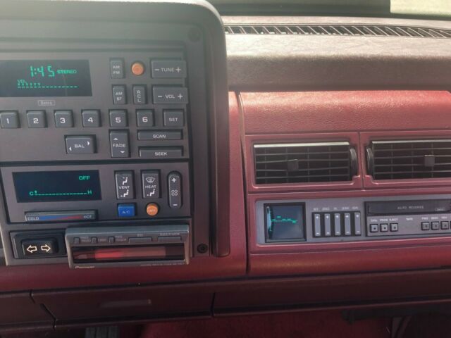 1990 GMC Sierra 1500 SLE Low miles. 40+ pics & video. - photo 13