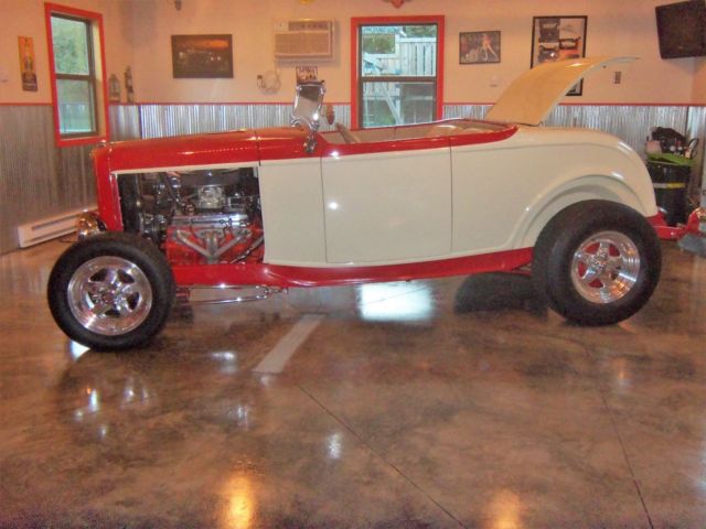 Custom Roadster! Fiberglass Body, 350ci V8, TH400 Automatic, Disc, TCI Chassis 1932 Ford Roadster
