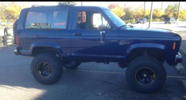 custom truck, 4WD, BRONCO, classic, mudders, show truck, cold a/c, very nice 1988 Ford Bronco II