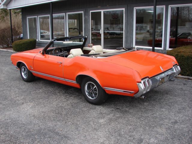 1970 Oldsmobile Cutlass SX - photo 2