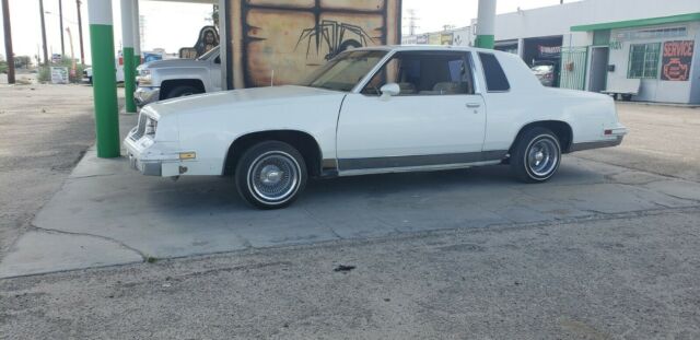 1985 Oldsmobile Cutlass Supreme - photo 2