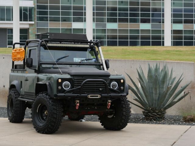 D90 - Runs Great - Offroad Tank - Not Perfect 1991 Land Rover Defender 90 - Truck Bed
