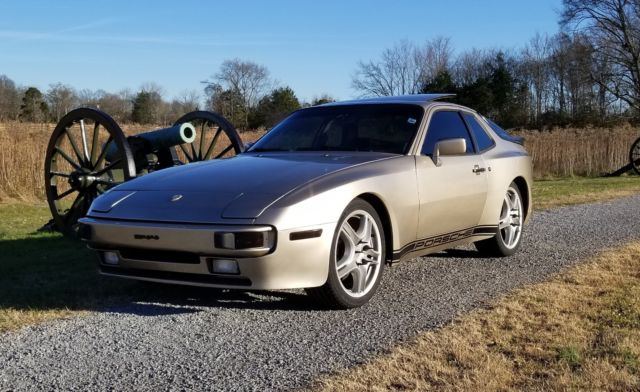 1985 Porsche 944 Base Coupe 2-Door