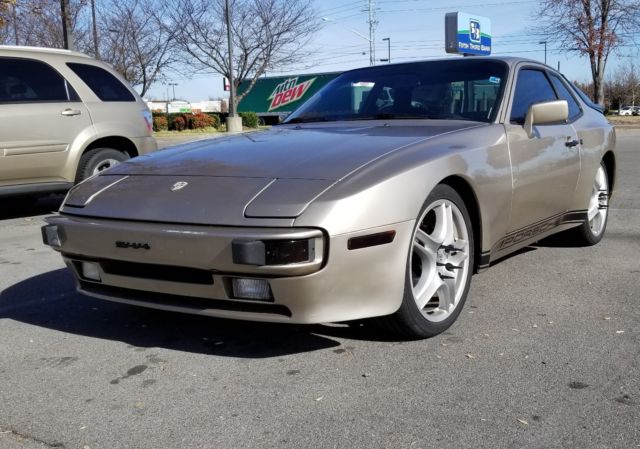 1985 Porsche 944 Base Coupe 2-Door - photo 2