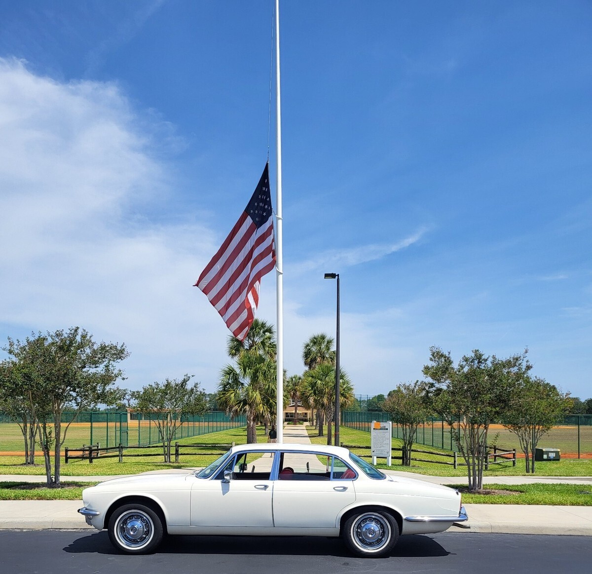 1975 Jaguar XJ - photo 3