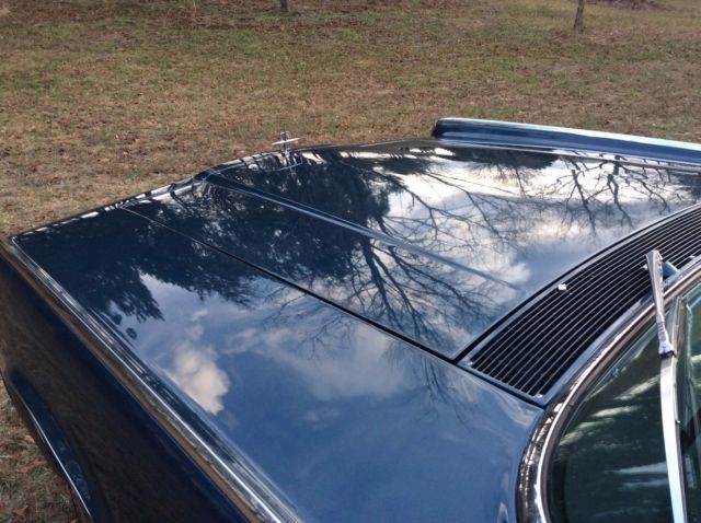 1965 Lincoln Continental 4-Door suicide-style - photo 11
