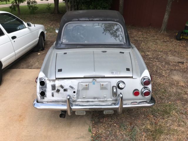 1969 Datsun Other Black Interior - photo 2